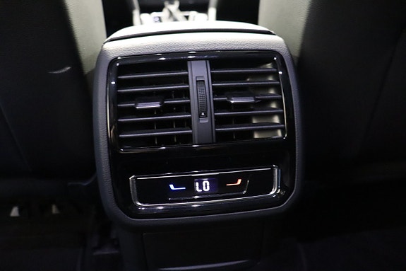 Volkswagen Passat 21 of 26