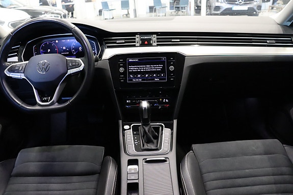 Volkswagen Passat 15 of 26