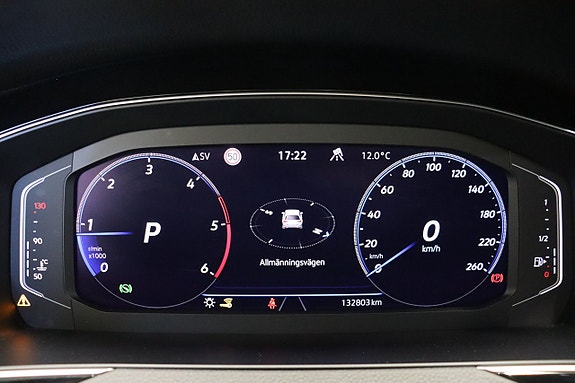 Volkswagen Passat 18 of 26