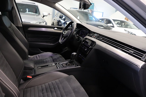 Volkswagen Passat 10 of 26