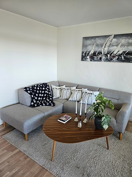 Stilren ILVA hörnsoffa i skandinavisk design