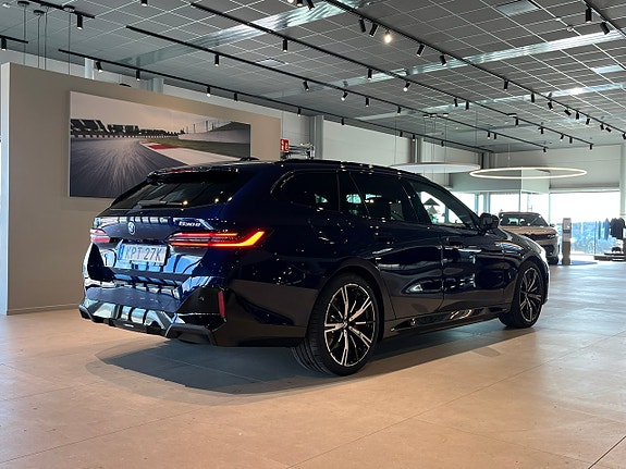 BMW 530e 4 of 5