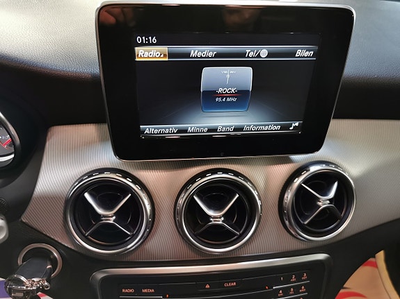 Mercedes-Benz GLA200 d 10 of 14