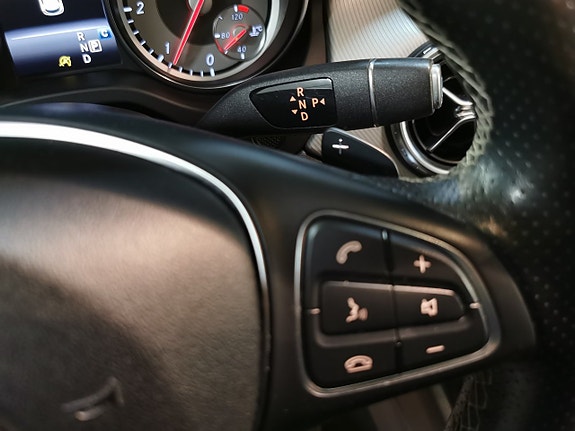 Mercedes-Benz GLA200 d 9 of 14