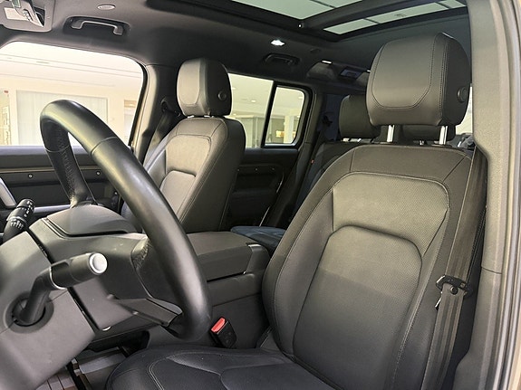 Land Rover Defender 110 11 of 23