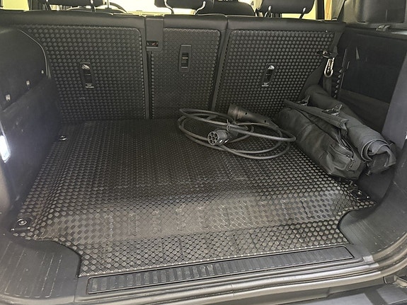 Land Rover Defender 110 22 of 23