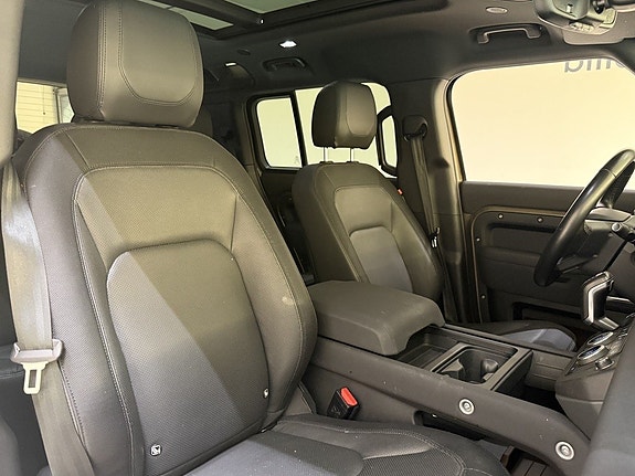 Land Rover Defender 110 17 of 23