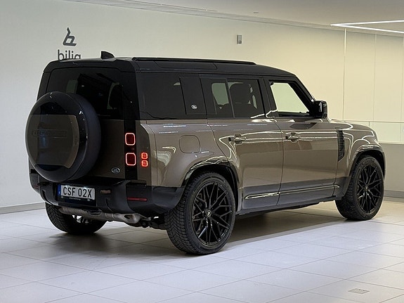 Land Rover Defender 110 4 of 5