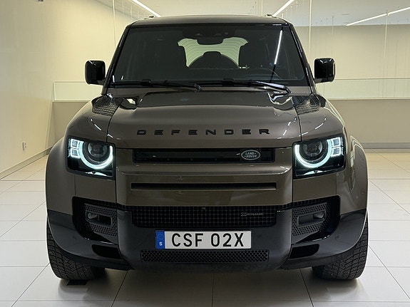 Land Rover Defender 110 2 of 5