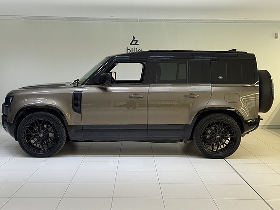 Land Rover Defender 110 3 of 5