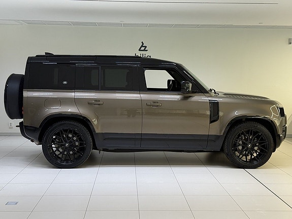 Land Rover Defender 110 6 of 23