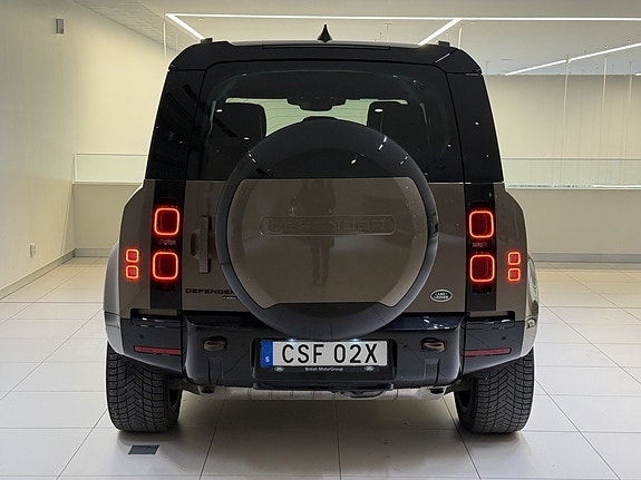 Land Rover Defender 110 5 of 5