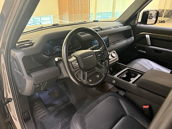 Land Rover Defender 110 8 of 23