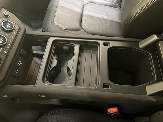 Land Rover Defender 110 14 of 23