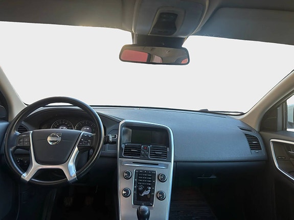 Volvo XC60 13 of 23