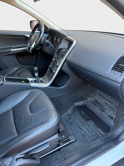 Volvo XC60 15 of 23