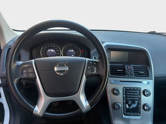 Volvo XC60 14 of 23