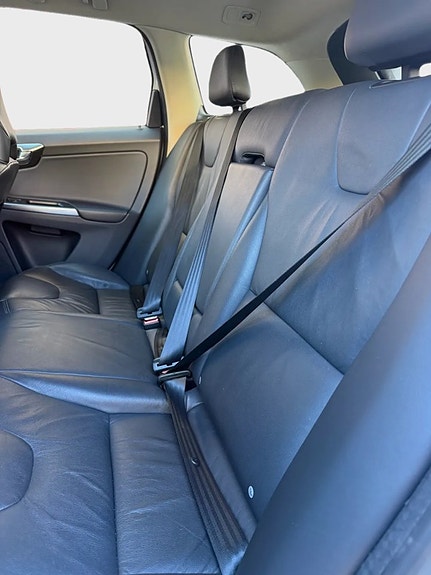 Volvo XC60 10 of 23