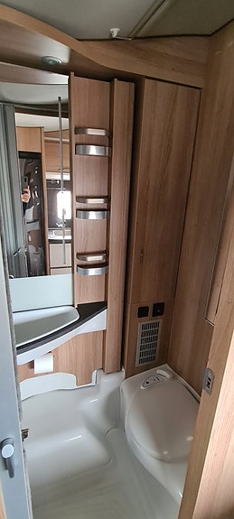 Knaus 650 MEG Sky wave "automat + långbädd + Alde" 17 of 18