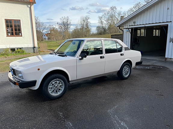 Alfa Romeo Alfetta 1981 photo 3