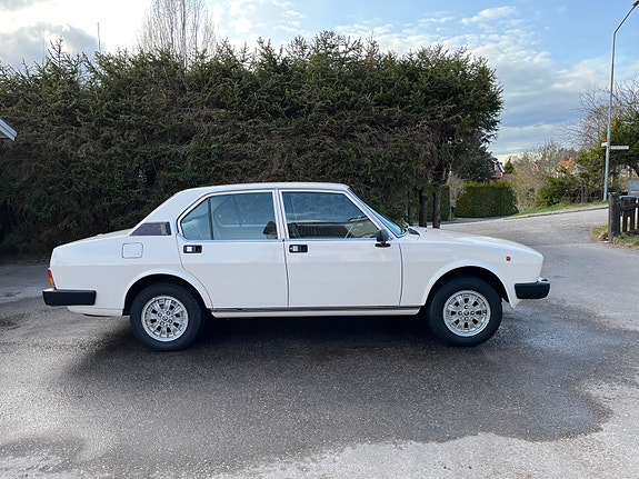 Alfa Romeo Alfetta 1981 photo 2