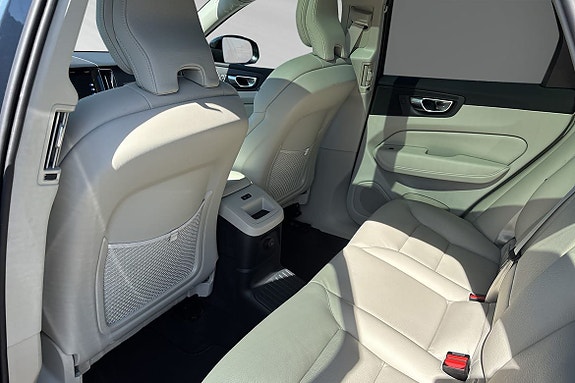 Volvo XC60 10 of 14