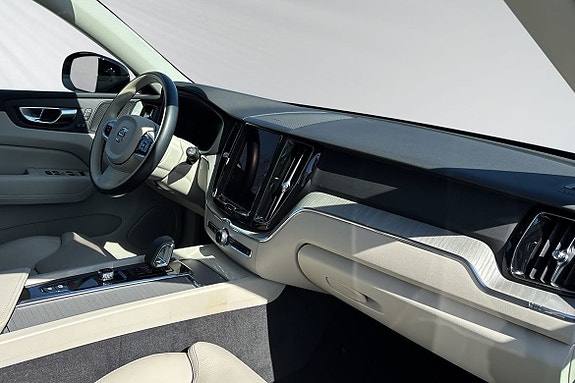 Volvo XC60 12 of 14