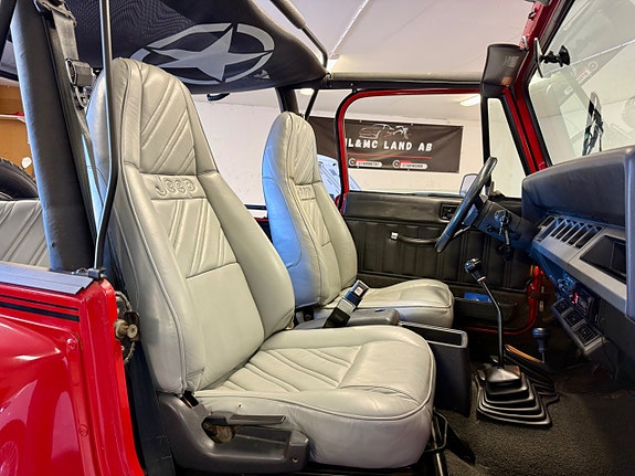 Jeep Wrangler 14 of 15