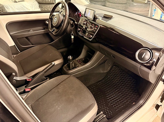 Volkswagen UP! 13 of 16