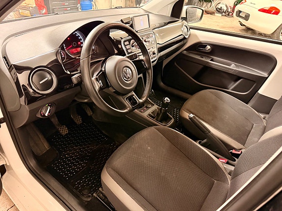 Volkswagen UP! 11 of 16