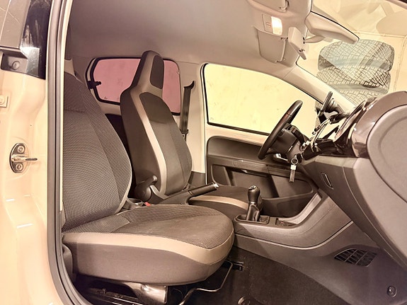 Volkswagen UP! 14 of 16