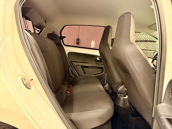 Volkswagen UP! 15 of 16