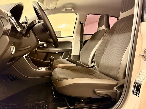 Volkswagen UP! 12 of 16