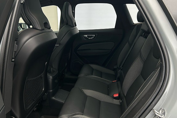 Volvo XC60 13 of 30