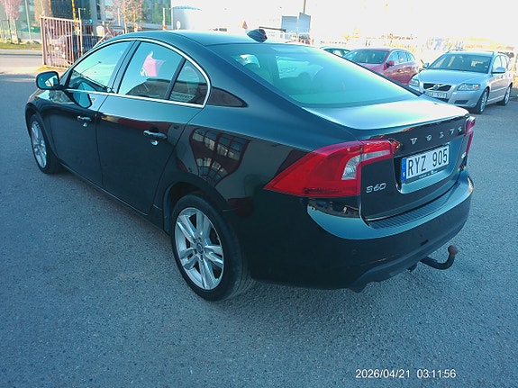 Volvo S60 4 of 5