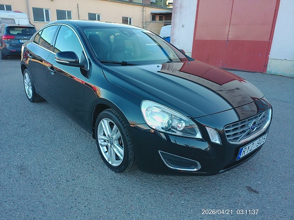 Volvo S60 2 of 5