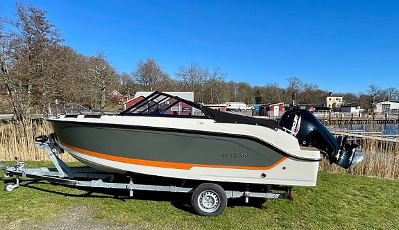 Uttern T53 Premium Edition Mercury F100 EFI  2021 30 km vagn