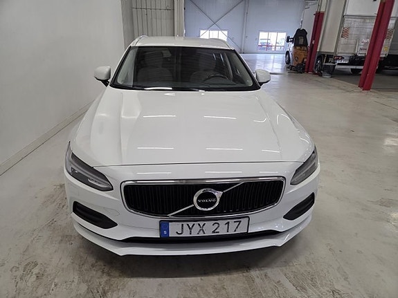 Volvo V90 2 of 5
