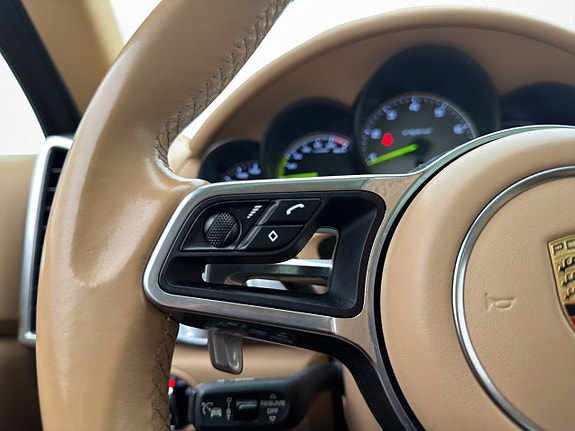 Porsche Cayenne S 17 of 30