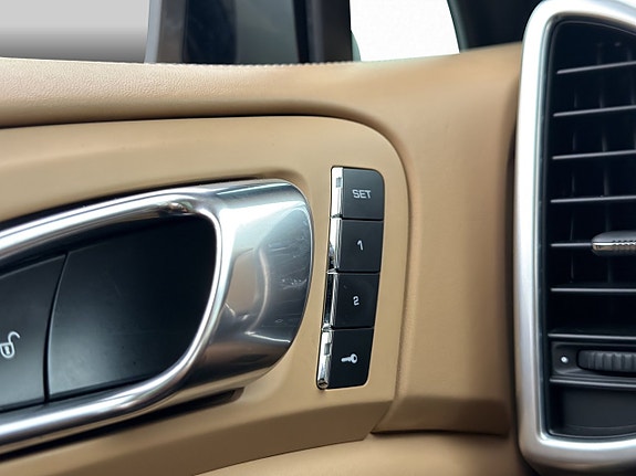 Porsche Cayenne S 15 of 30