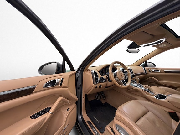 Porsche Cayenne S 11 of 30