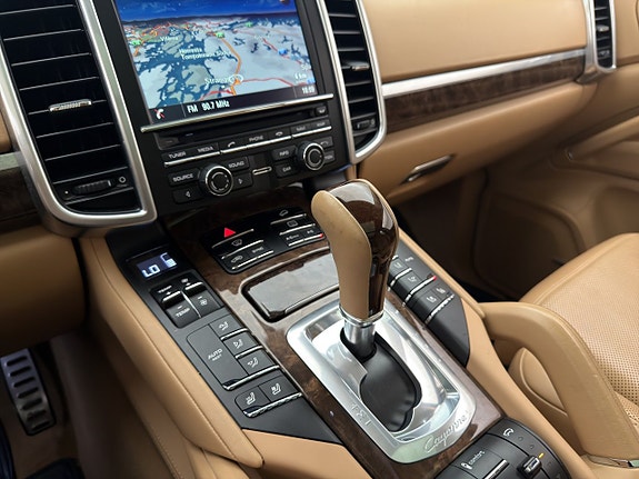 Porsche Cayenne S 26 of 30