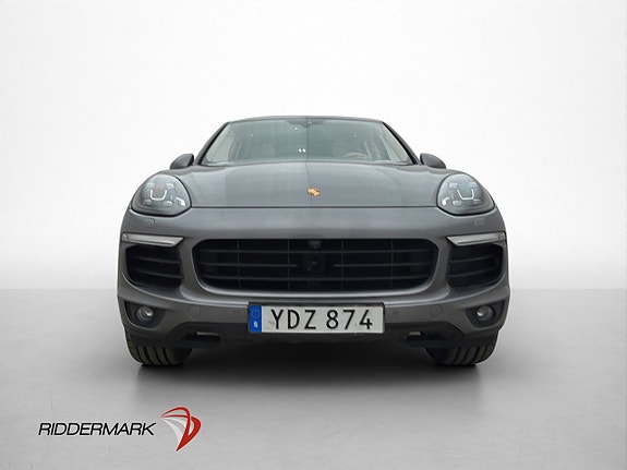 Porsche Cayenne S 2 of 5