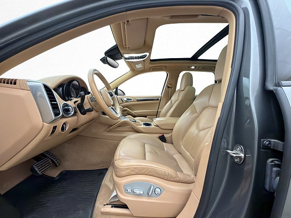 Porsche Cayenne S 12 of 30