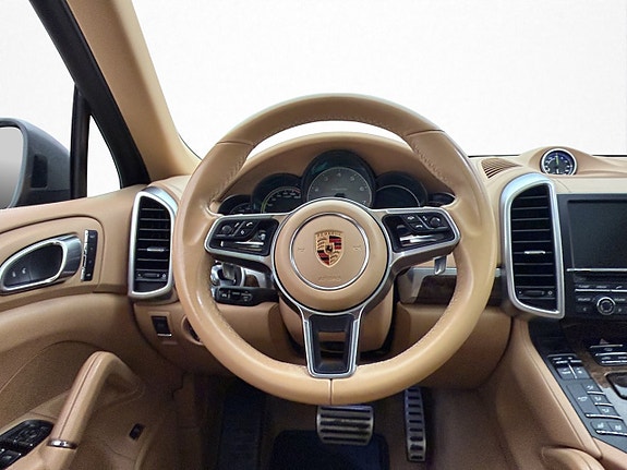 Porsche Cayenne S 14 of 30