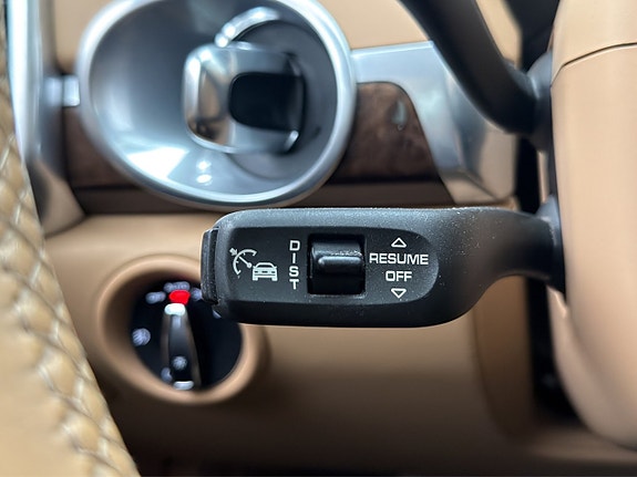 Porsche Cayenne S 16 of 30