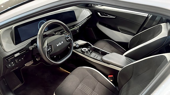 Kia EV6 8 of 12