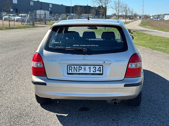 Mazda 3 4 of 5