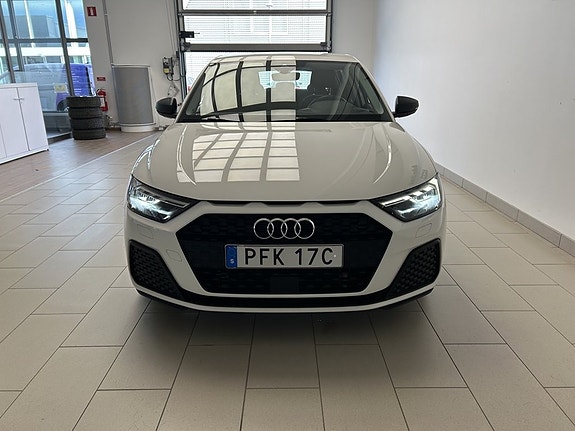 Audi A1 2 of 5