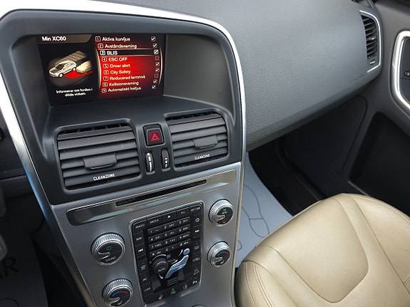 Volvo XC60 13 of 14